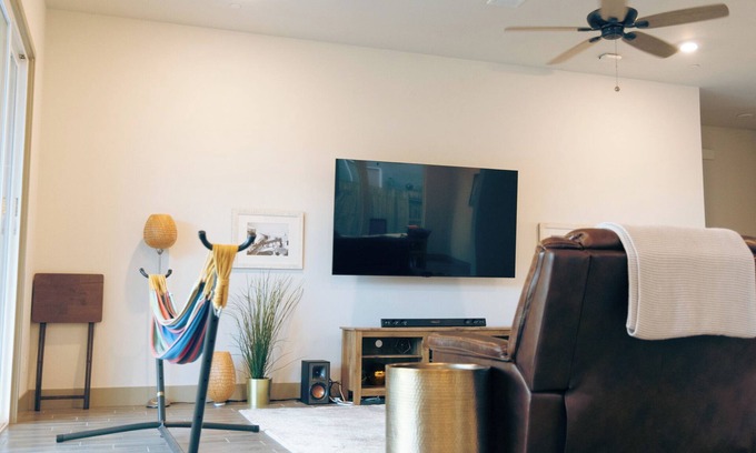Pumpkin Center House | 3-bedroom bungalow in charming Bakersfield with WiFi, AC