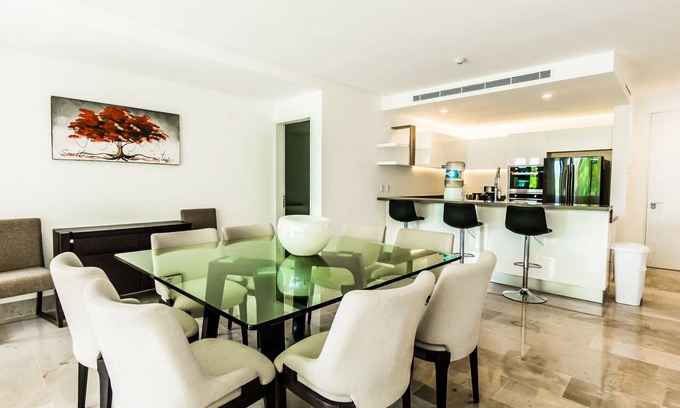 Downtown Condo | 3 Bedroom by the beach for 6 persons in Oceana by BRIC in Superb Location!