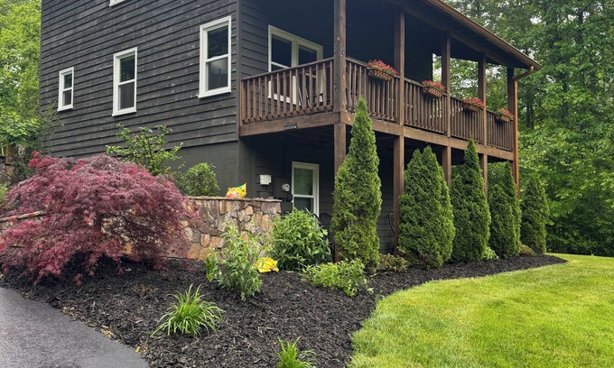 Blairsville Cabin | 3-bedroom cabin in charming Blairsville with WiFi, AC. Happy travels