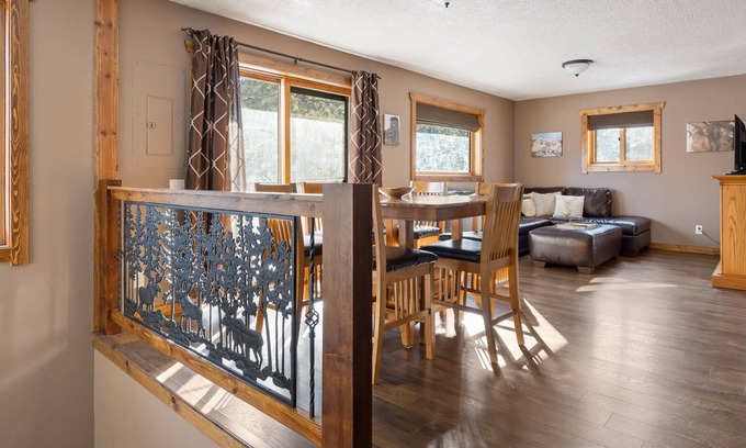 Rapid City Cabin | 3 Bedroom Cabin with Rustic Charm