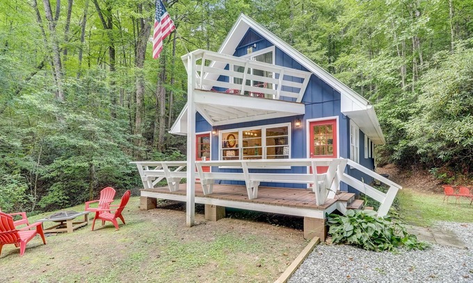 Whittier Ski Chalet | 3-bedroom chalet in marvelous Whittier with fireplace, private balcony