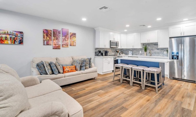 Metairie Condo | 3 Bedroom Condo 15 min from Downtown New Orleans