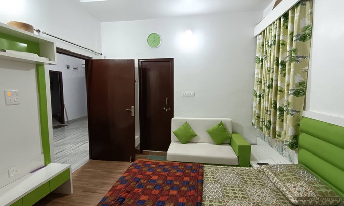 Fatehpura Condo | 3 Bedroom Condo near Fatehsagar Lake