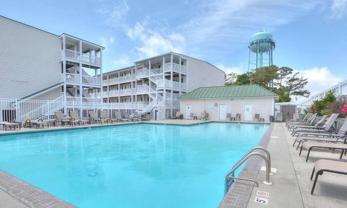 Long Beach Apartment | 3 Bedroom Condo, Ocean Views & Short Walk to Beach!