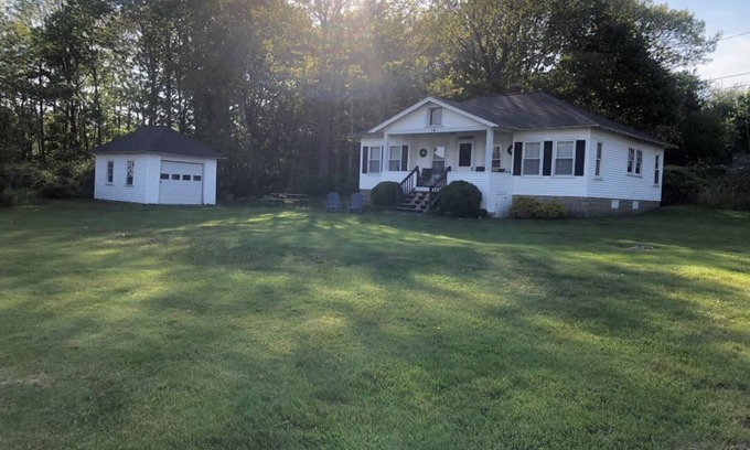 Rye Cottage | 3-Bedroom Cottage-Rye, NH, Ocean View, Big Yard & Parking for Multiple Vehicles.