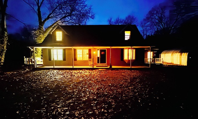 Dowagiac House | 3-bedroom country house in charming Dowagiac with WiFi and laundry.