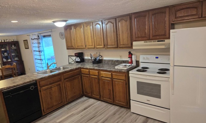 Decatur House | 3-bedroom country house with A/C.n. Enjoy a peaceful getaway near Watts Bar Dam