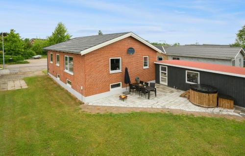 Sønder Felding House | 3 Bedroom Cozy Home In Sønder Felding