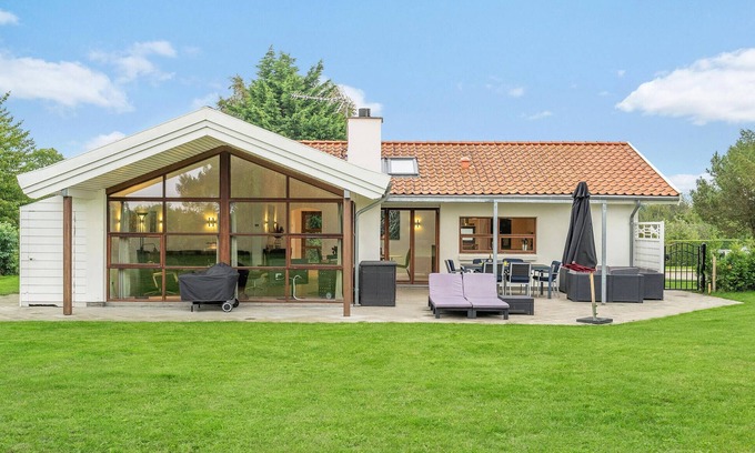 Bog By House | 3 bedroom cozy home in Bogø By