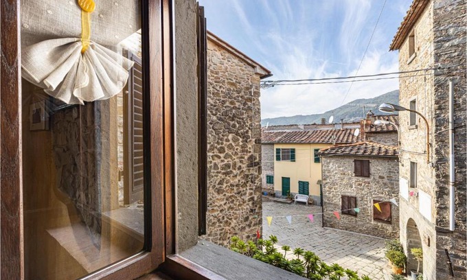 Pescia House | 3 Bedroom Cozy Home In Sorana