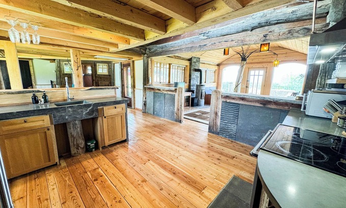 Ithaca House | 3 bedroom Custom Hilltop Getaway with Stunning Views!