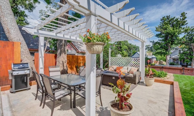 Central Colorado Springs House | 3 Bedroom Downtown with Firepit