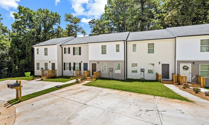 Austell House | 3-bedroom Elegant Escape – Near Six Flags with WiFi, AC.