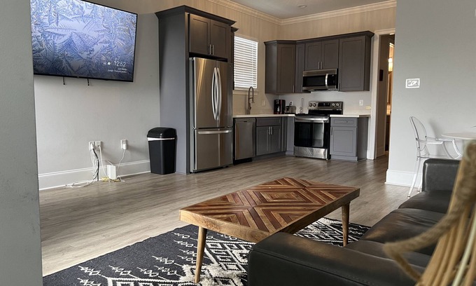 Mid-City District Apartment | 3 Bedroom En Suite Escape