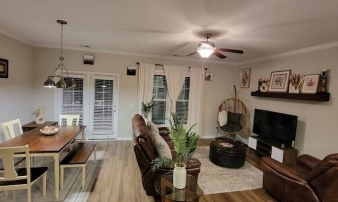 Pooler House | 3-Bedroom Executive Rental just 19 minutes from River Street