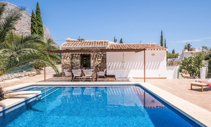 Ermita Villa | 3 Bedroom Family Villa with Pool