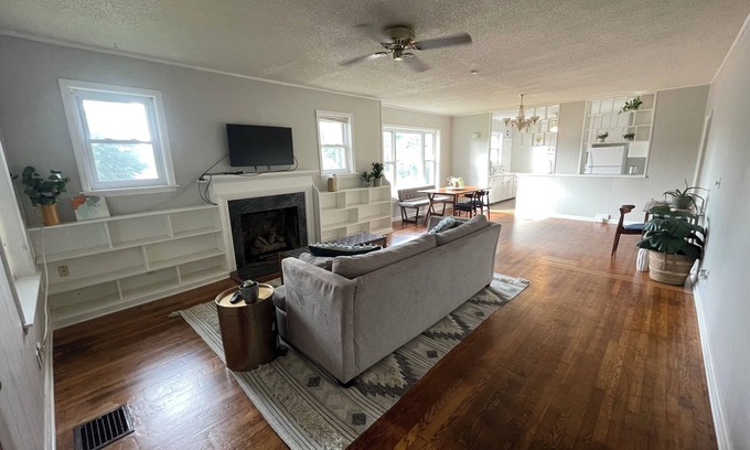Red Bank House | 3 Bedroom FULLY FURNISHED HOUSE in Great Chattanooga neighborhood, all inclusive