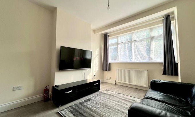 Broad Green House | 3 Bedroom Holiday Home