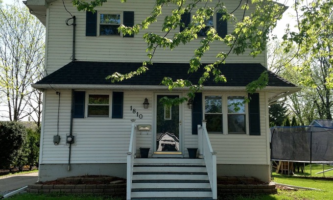 Oshkosh House | 3+bedroom home great for EAA.