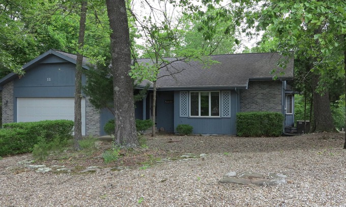 Bella Vista House | 3 Bedroom home overlooking wooded area, close to bike trails and Crystal Bridges