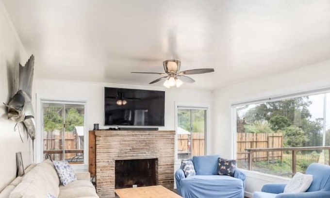 La Selva Beach House | 3 Bedroom Home with Stunning Views - Dog friendly!