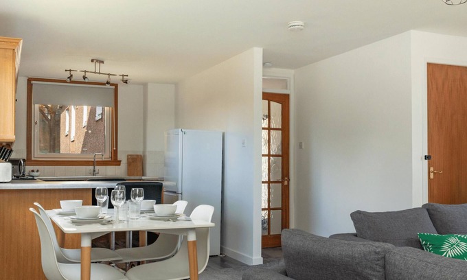 Dundee Apartment | 3 Bedroom House by Central Serviced Apartments