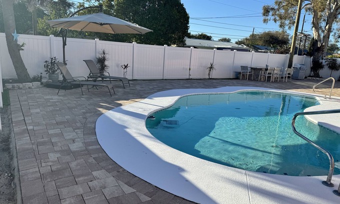 St. Petersburg - Clearwater House | 3-bedroom house in St. Petersburg .8 minutes away to Madeira and St Pete Beach