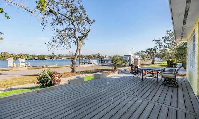 Coquina Key House | 3-bedroom house in lovely St. Petersburg w/Lake Access and FREE KAYAKS