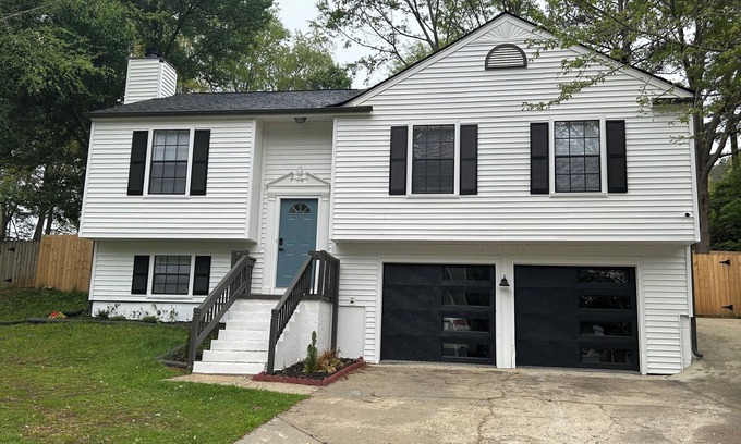 Town Center House | 3-bedroom house in awesome Kennesaw! 5 minute drive to KSU! Great location…