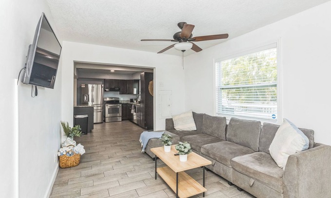 Anona House | 3-bedroom house in beautiful Largo with WiFi, AC