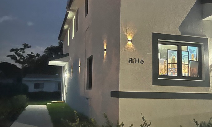 West Little River House | 3-bedroom house in beautiful Miami with WiFi, AC. Live the beach life!