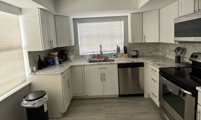Clearwater House | 3-bedroom house in Clearwater with WiFi, AC
