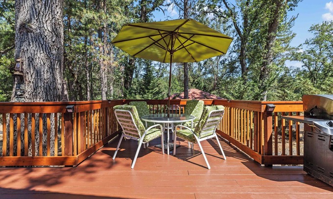 Groveland House | 3-bedroom house in charming Groveland with WiFi, climate control, fitness room