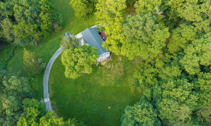Karns House | 3-bedroom house in charming Knoxville, .4 miles from the lake. Close to UT!