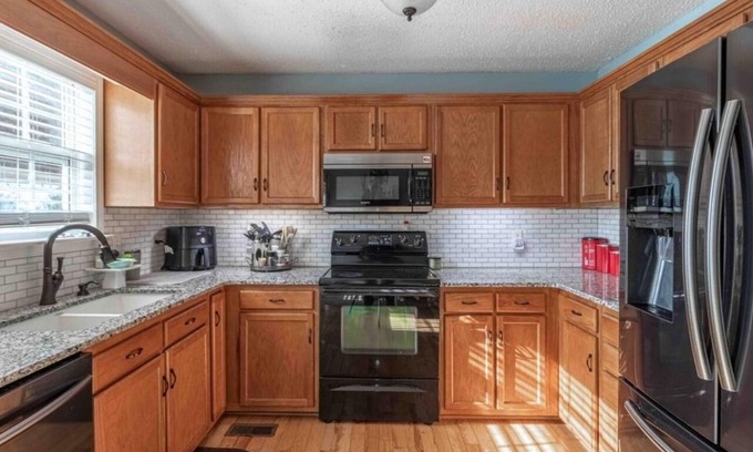 Columbia House | 3-bedroom house in charming Columbia with fitness room, WiFi, AC