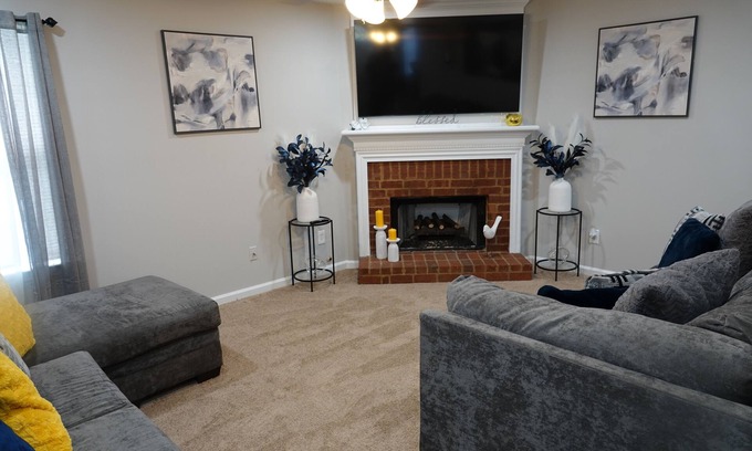 Austell House | 3-bedroom house in charming Austell/Six flags with WiFi, AC. Enjoy your stay