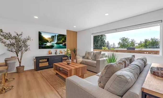 West Haven-Sylvan House | 3-bedroom house in cool Portland with WiFi, AC. Enjoy your stay