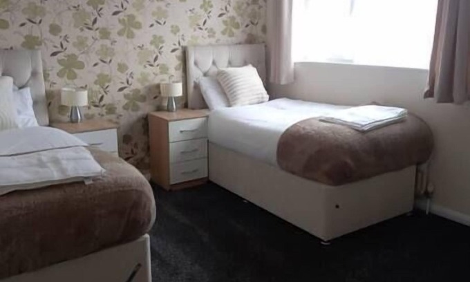 Aylesbury House | 3-bedroom house in enjoyable Aylesbury with WiFi
