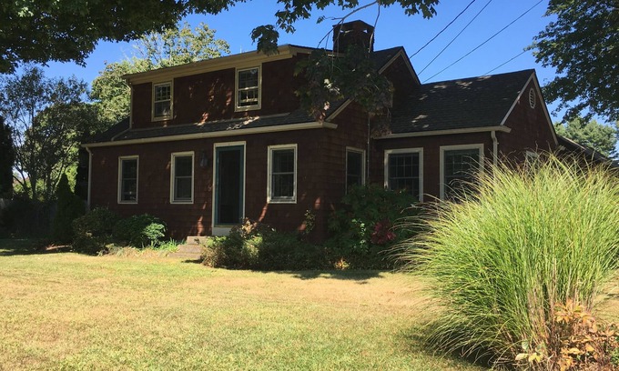 Mystic - New London House | 3 Bedroom House in Quiet Neighborhood, Walk to Historical Downtown Mystic