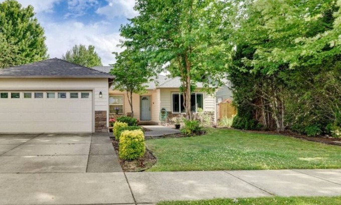 Medford House | 3-bedroom house in superb Medford with AC, WiFi. Enjoy your stay