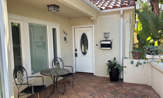 Mid-Wilshire House | 3-bedroom house in awesome location - Los Angeles with AC, WiFi