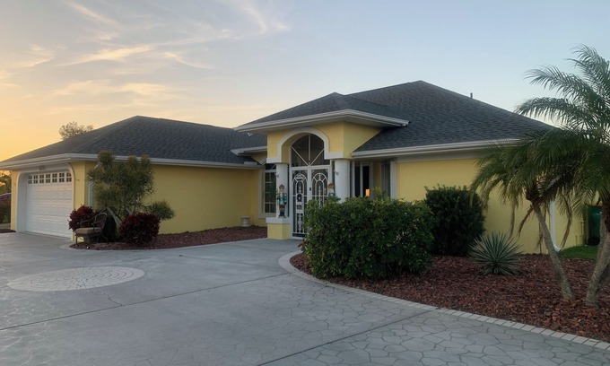 Punta Gorda House | 3 bedroom house in lovely Punta Gorda with WiFi, AC, & Pool.