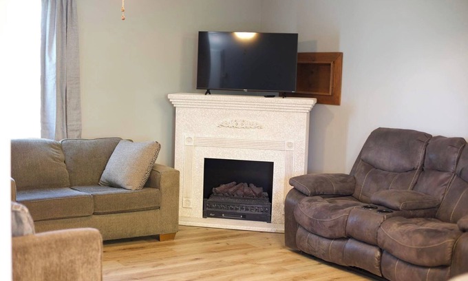 Albertville House | 3 Bedroom House minutes from Lake Guntersville and Sandmountain Amphitheater!
