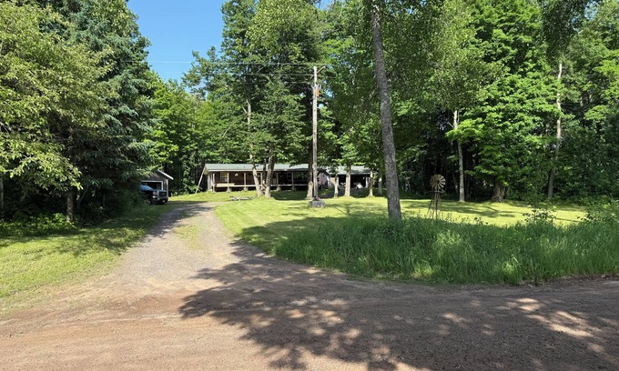 Cable House | 3-bedroom house on Atkins Lake. Year round fun and pet friendly.