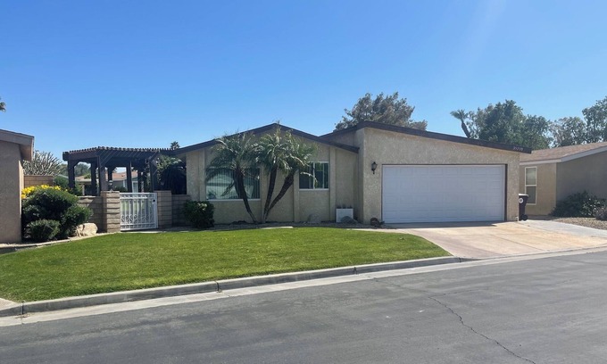 Thousand Palms House | 3-bedroom house in fabulous Thousand Palms with Mountain and Golf Course Views