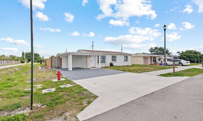 Westgate House | 3-bedroom house in charming West Palm Beach with WiFi, AC