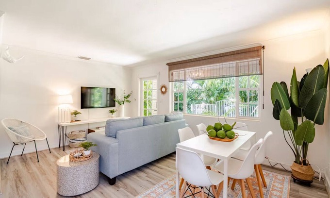 Parker Ridge House | 3-bedroom house in lovely West Palm Beach with Fast WiFi, KING Bed
