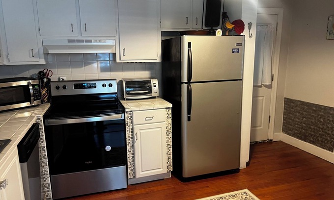 Goose Creek House | 3-bedroom house with AC, WiFi in quiet neighborhood Goose Creek Relo/nurse/Corp