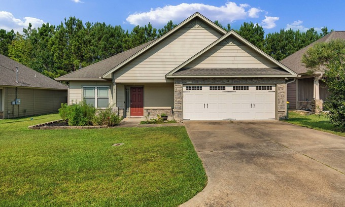 Phenix City House | 3-bedroom house with AC and WiFi in Phenix City, Close to Columbus and Ft. Moore