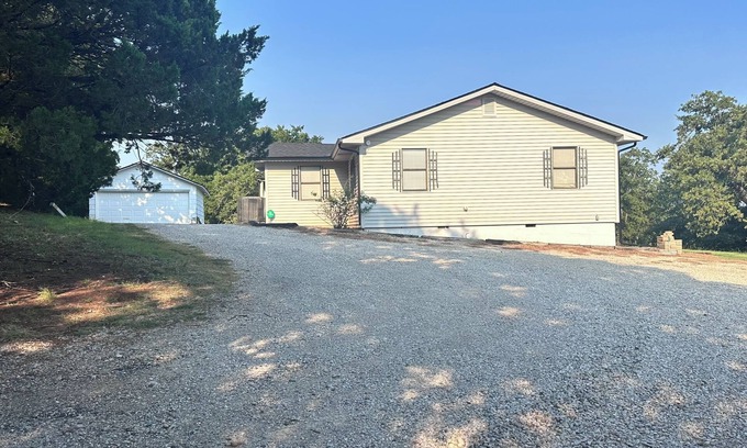 Sulphur House | 3-bedroom house with hot tub 1.3 miles to Guy Sandy boat dock, Arbuckle Lake